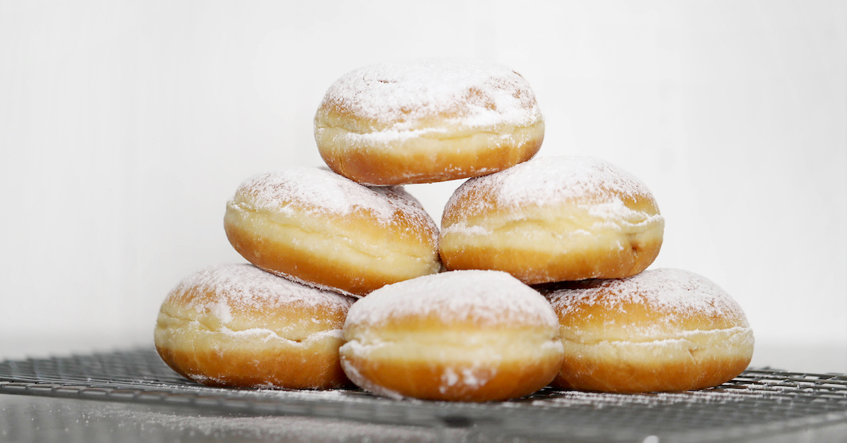 food-freshly-baked-doughnuts-table-1