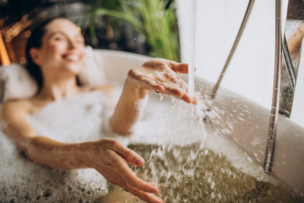 woman-relaxing-bath-with-bubbles-1024x683